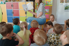 MAMA ADELKI CZYTA DZIECIOM