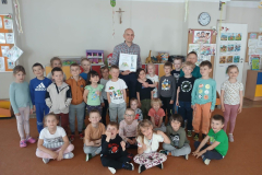 TATA TYMONKA CZYTA DZIECIOM