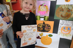 UCZESTNICY KONKURSU " WESOŁA DYNIA"